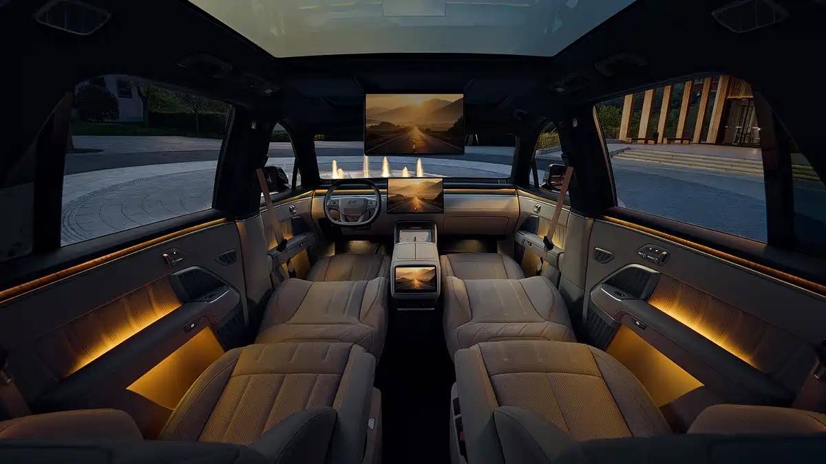 樂道L90內飾官圖!車身碩大,2+2+2座椅,7月10日到店開啟預售