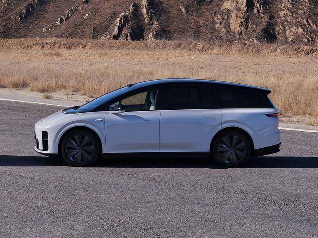 對(duì)于理想汽車來(lái)說(shuō),把理想i8賣好是一場(chǎng)“硬仗”