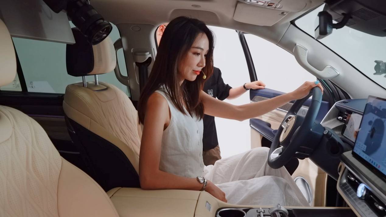 頂尖設計師跨界對話 全新坦克500重構智能越野豪華價值維度