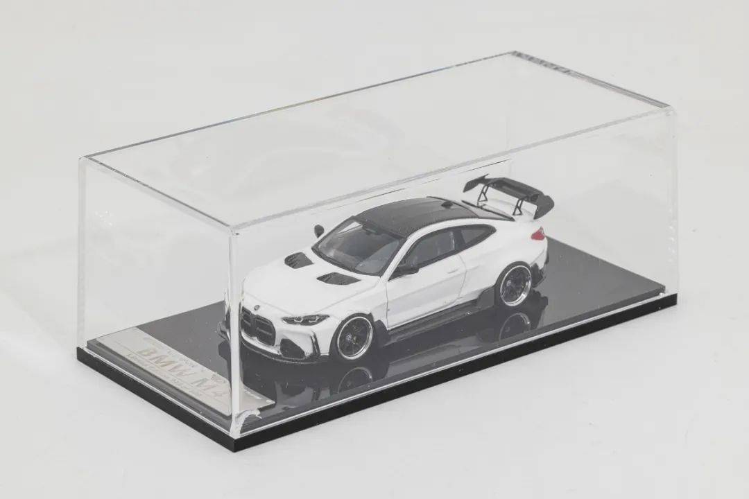 ADRO的設計團隊由前奔馳設計師Davis Lee領銜,旨在修正原廠M4爭議性的“大嘴中網”設計