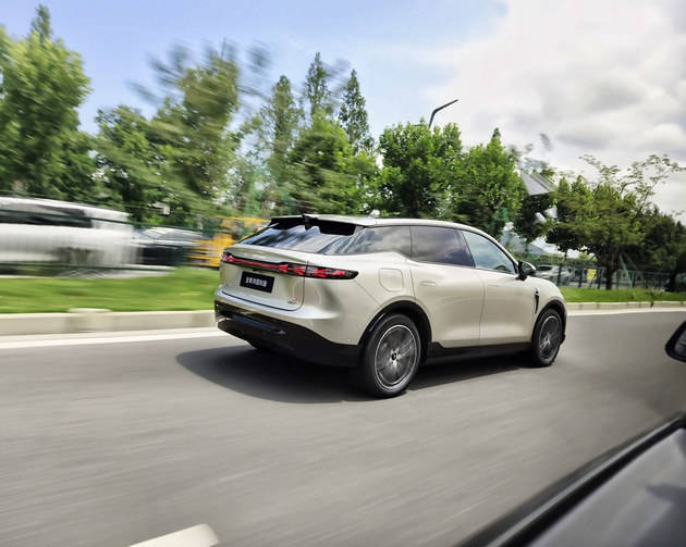 華為智駕 年輕人首選 試駕全新嵐圖知音