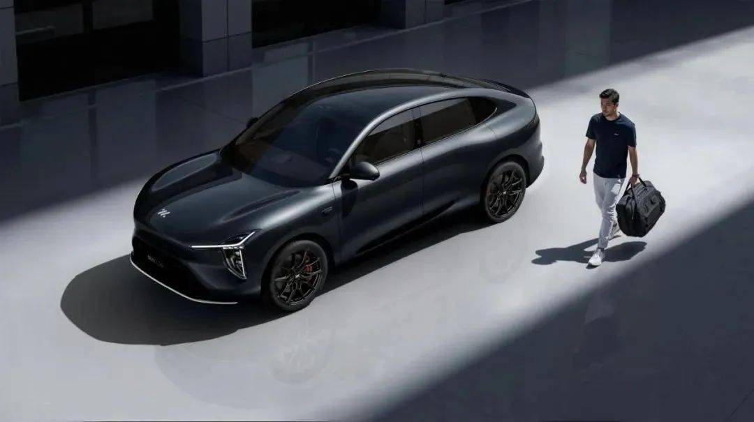 全新智己LS6已正式開啟預售,共推出4款車型,新車全系基于800V高壓平臺打造,提供增程版和純電版車型可選