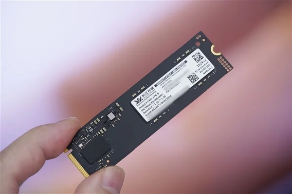 疾速7000MB/s,長江存儲PC450 1TB SSD圖賞 疾速7000MB/s!長江存儲PC450 1TB SSD圖賞